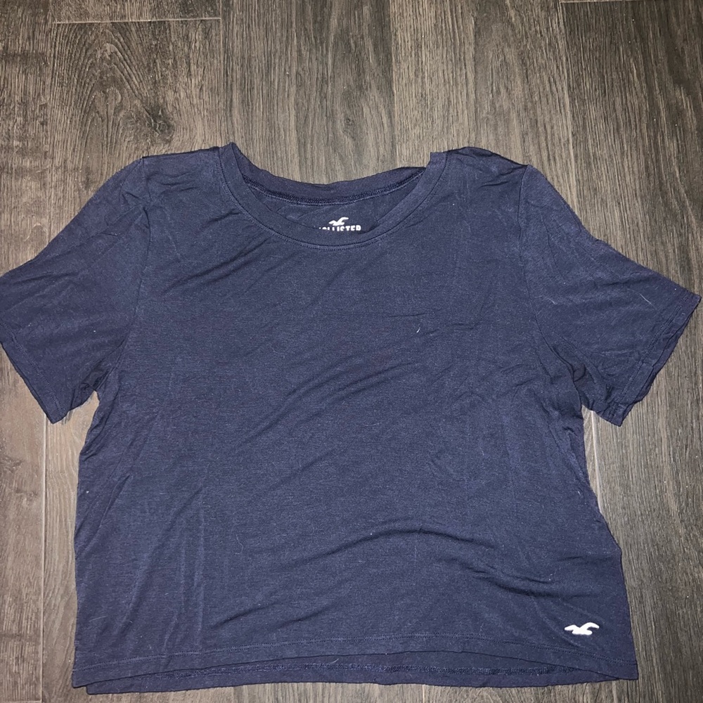 Hollister navy blue cropped tshirt. Size small.